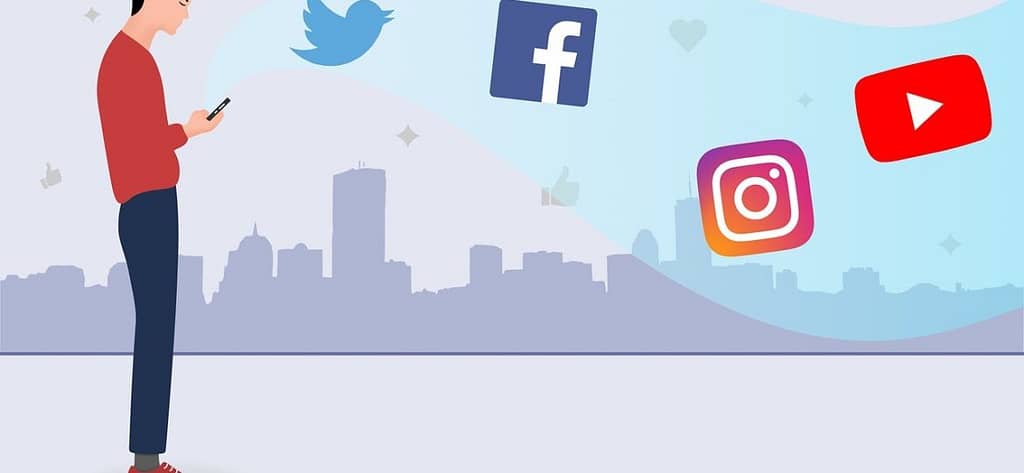 Social Media Facebook Twitter  - Becomepopular / Pixabay